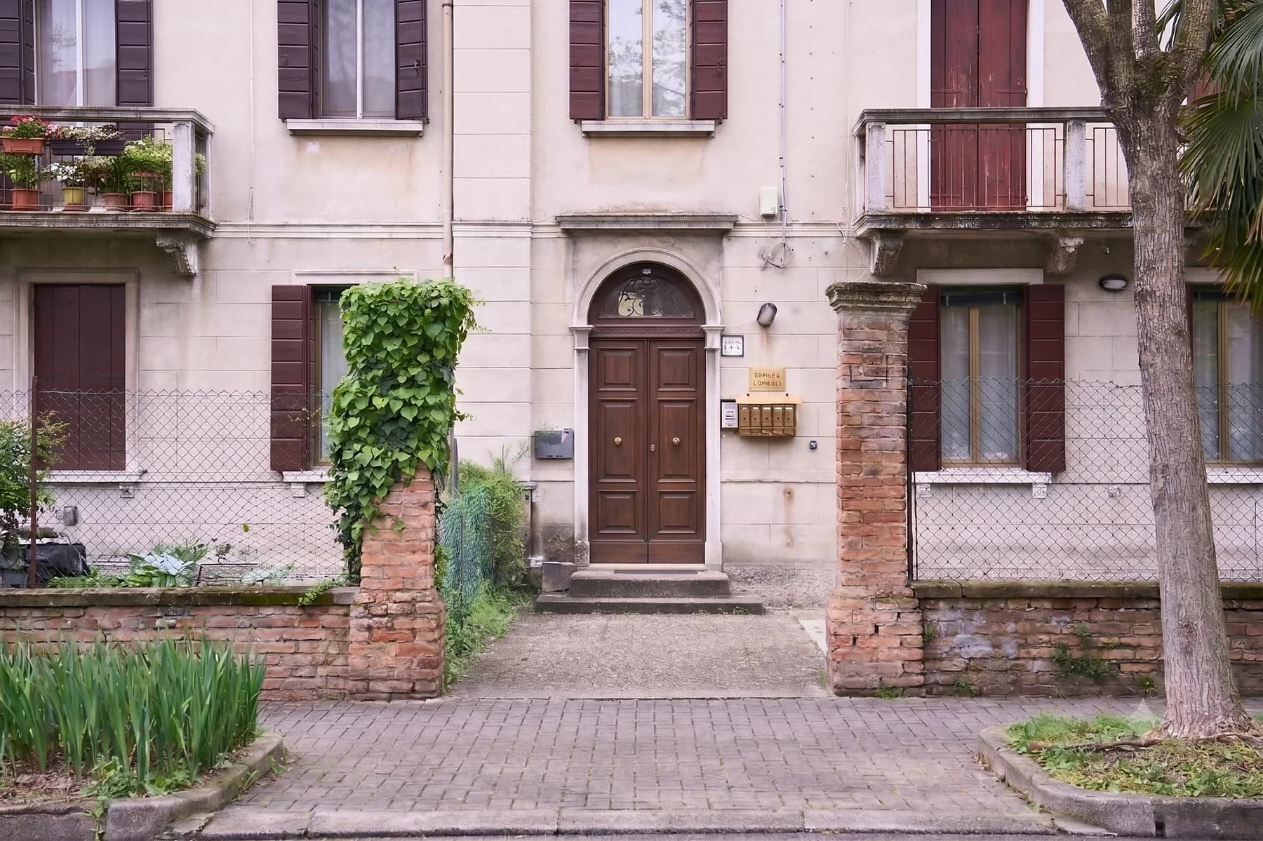 Edificio che ospita Dimora Castelli nel centro di Marghera