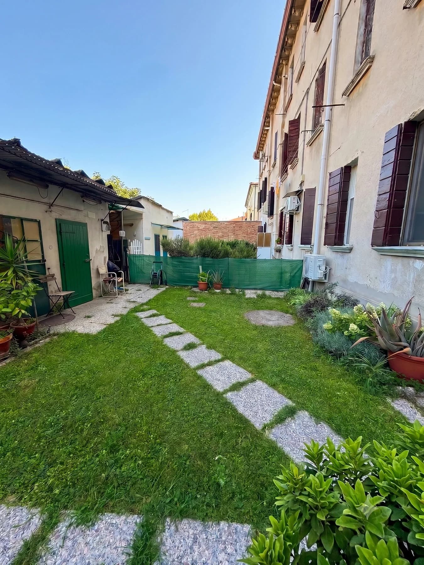 Giardino condominiale accessibile agli ospiti di Dimora Castelli