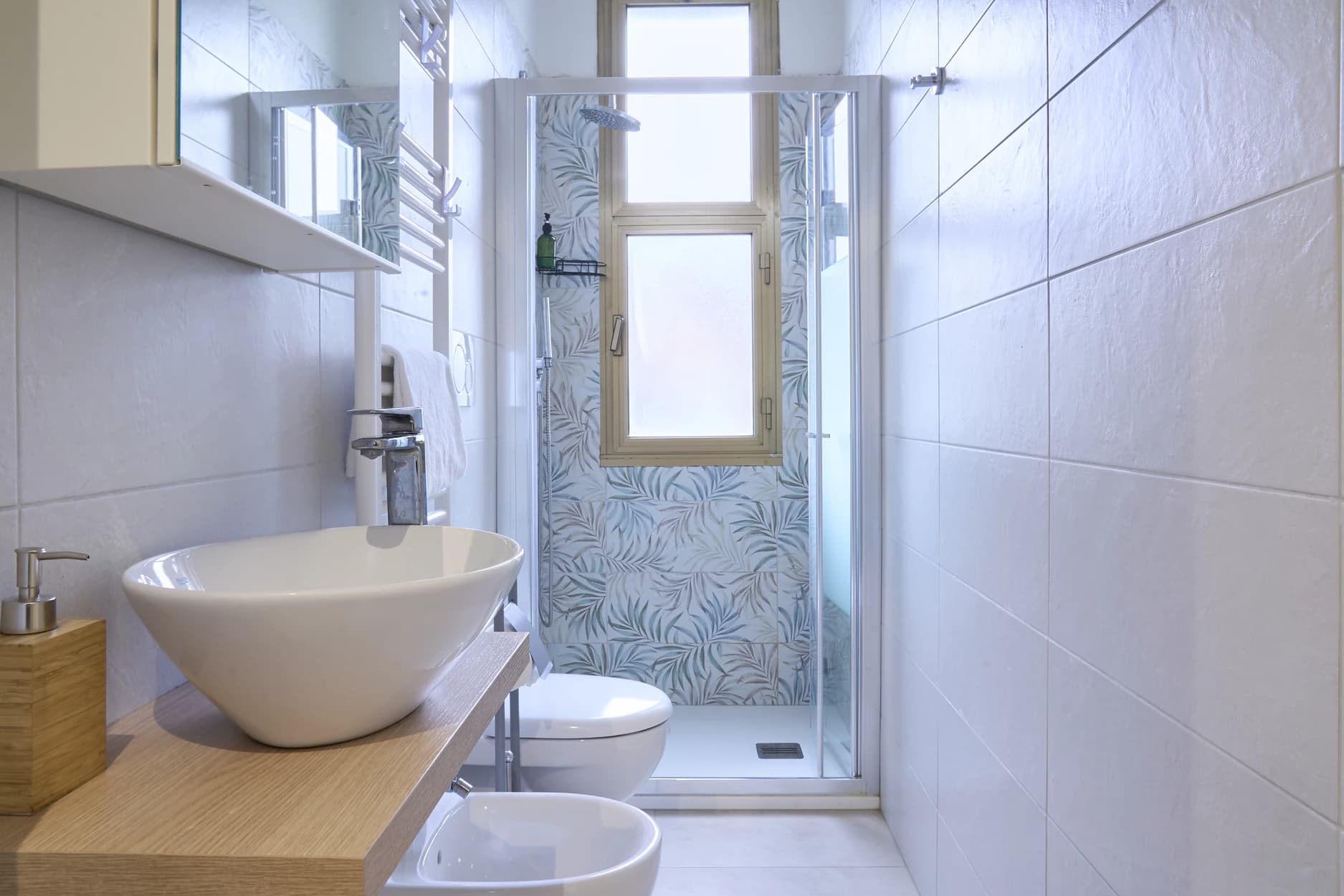 Bagno moderno di Dimora Castelli con doccia