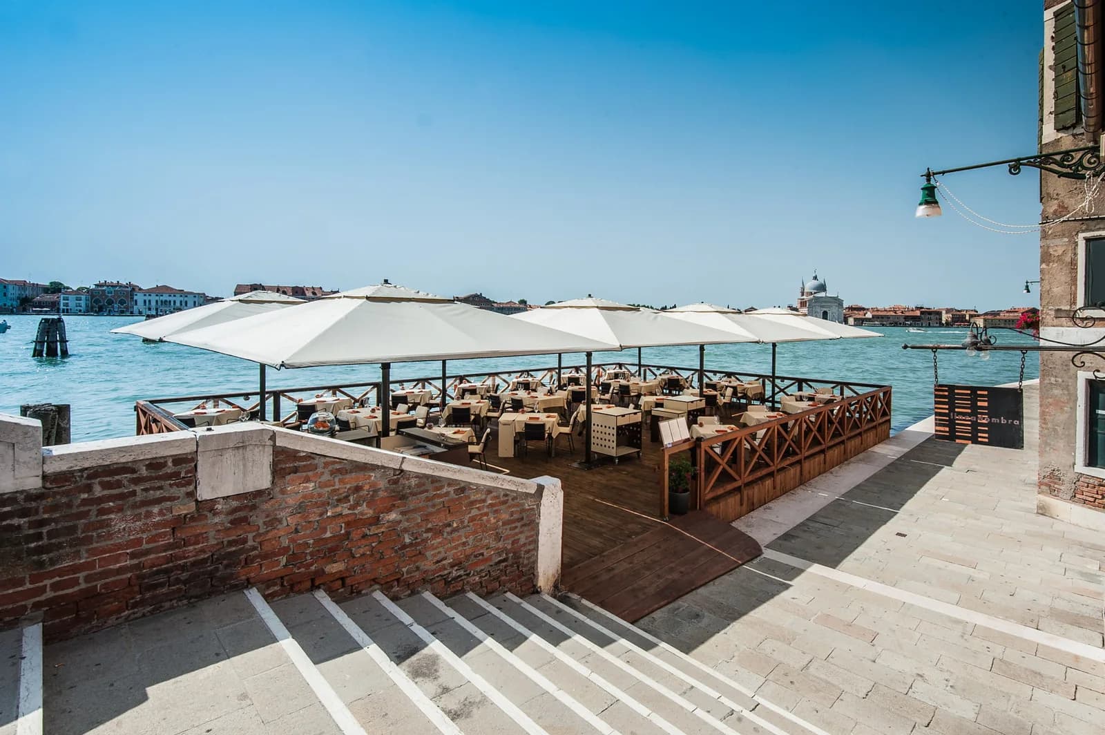 Terrazza del Ristorante Lineadombra alle Zattere a Venezia