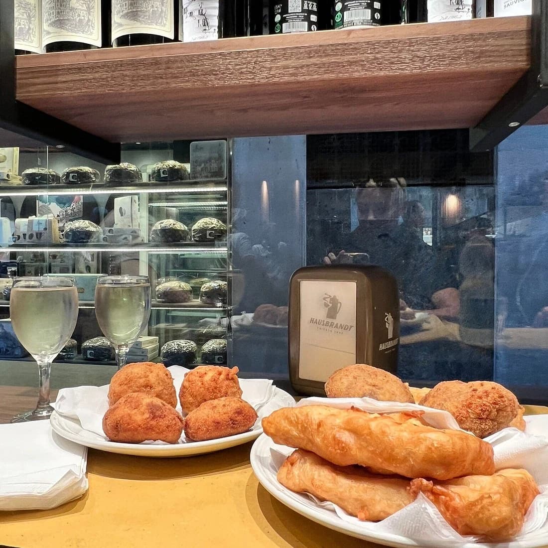 Mozzarelle in carrozza e vino alla Rosticceria Rialto ex Gislon a Venezia
