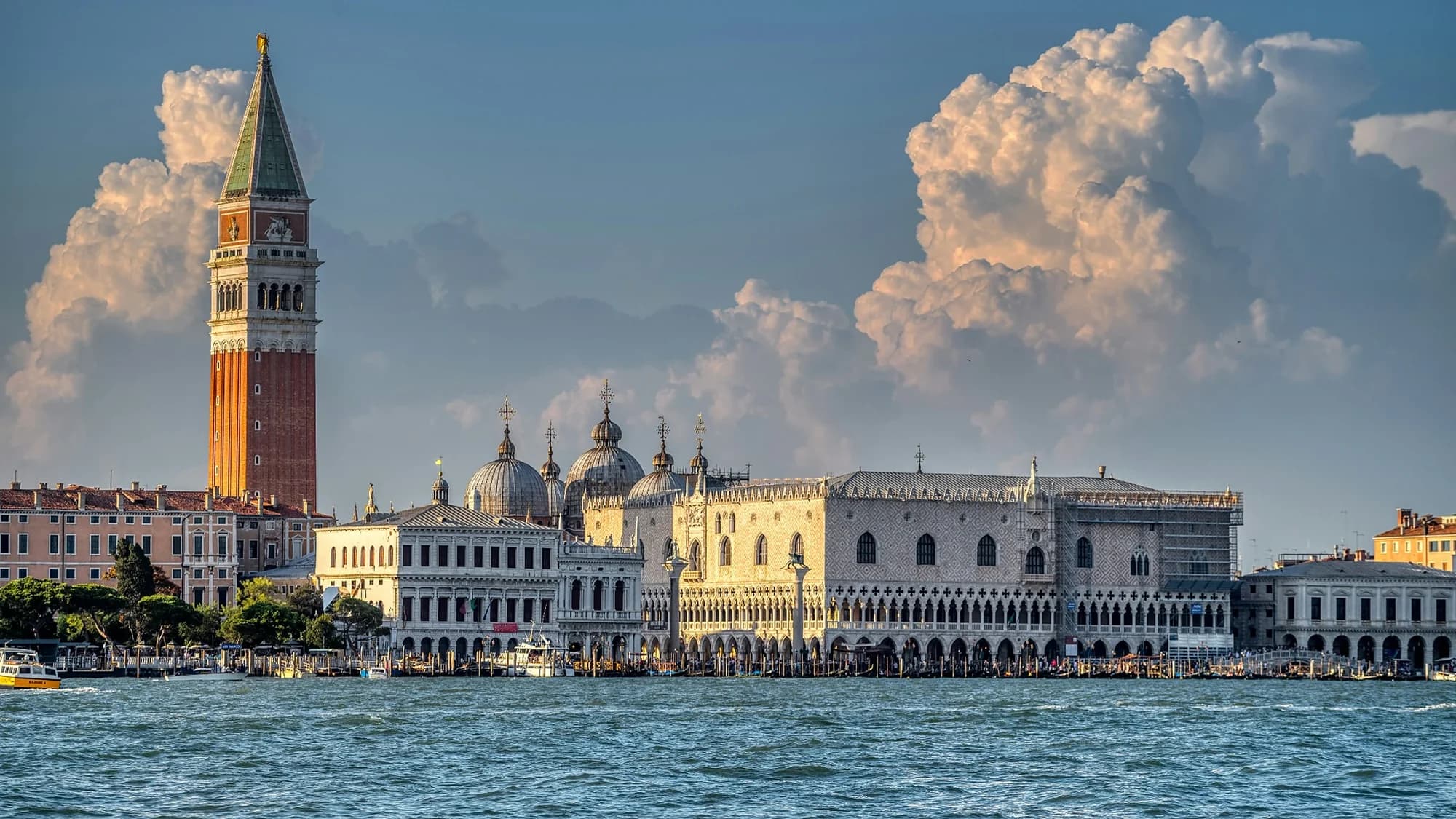 Bacino di San Marco a Venezia con Palazzo Ducale e Campanile