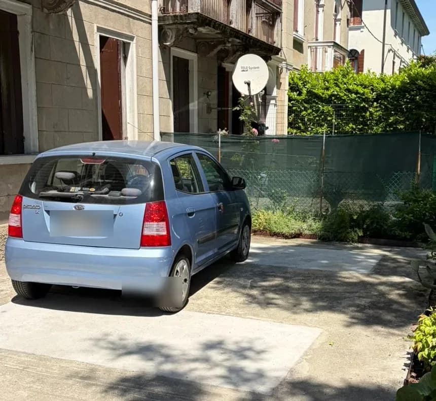 Parcheggio privato gratuito di Dimora Castelli all’interno della proprietà