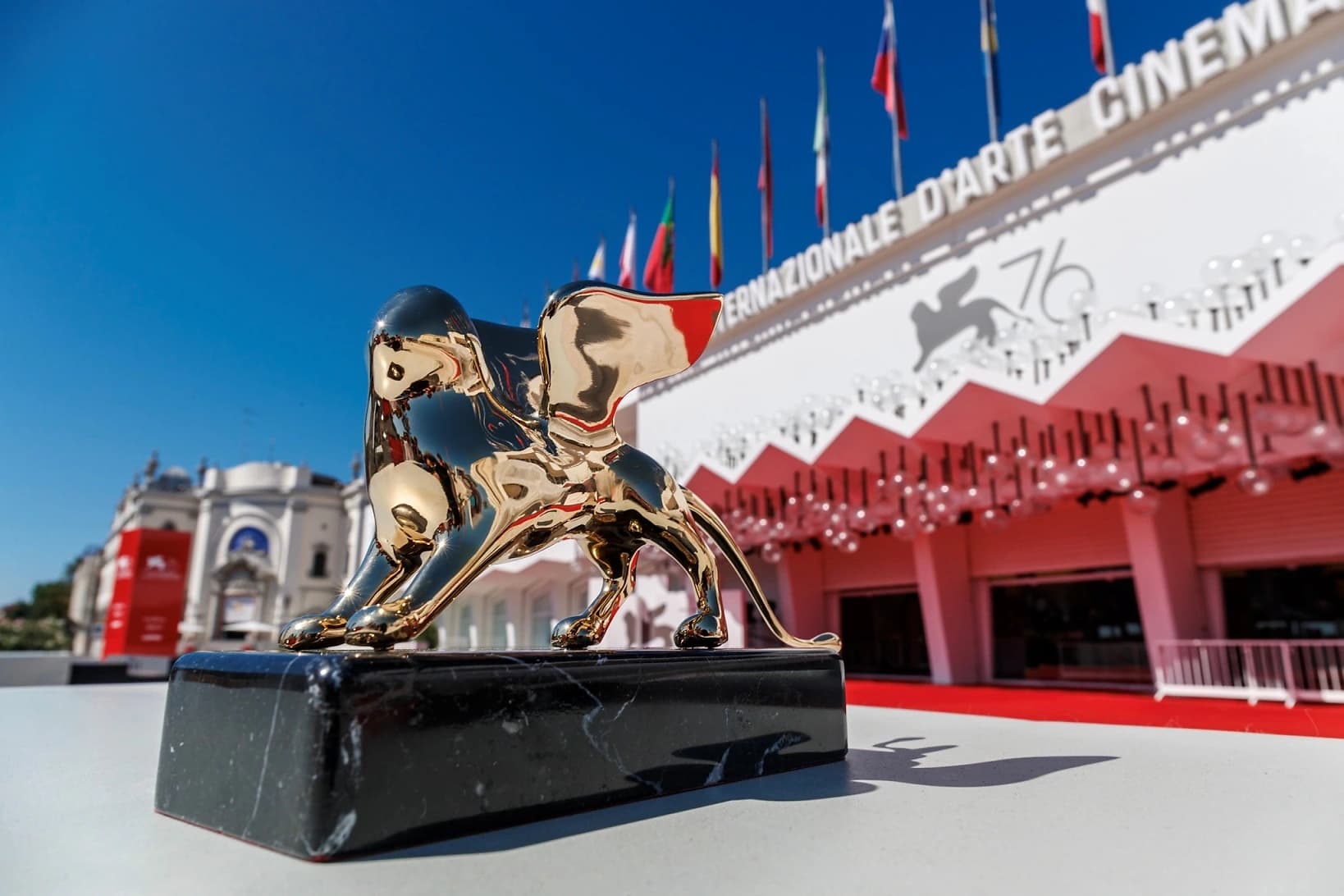Atmosfera della Mostra Internazionale d’Arte Cinematografica di Venezia al Lido