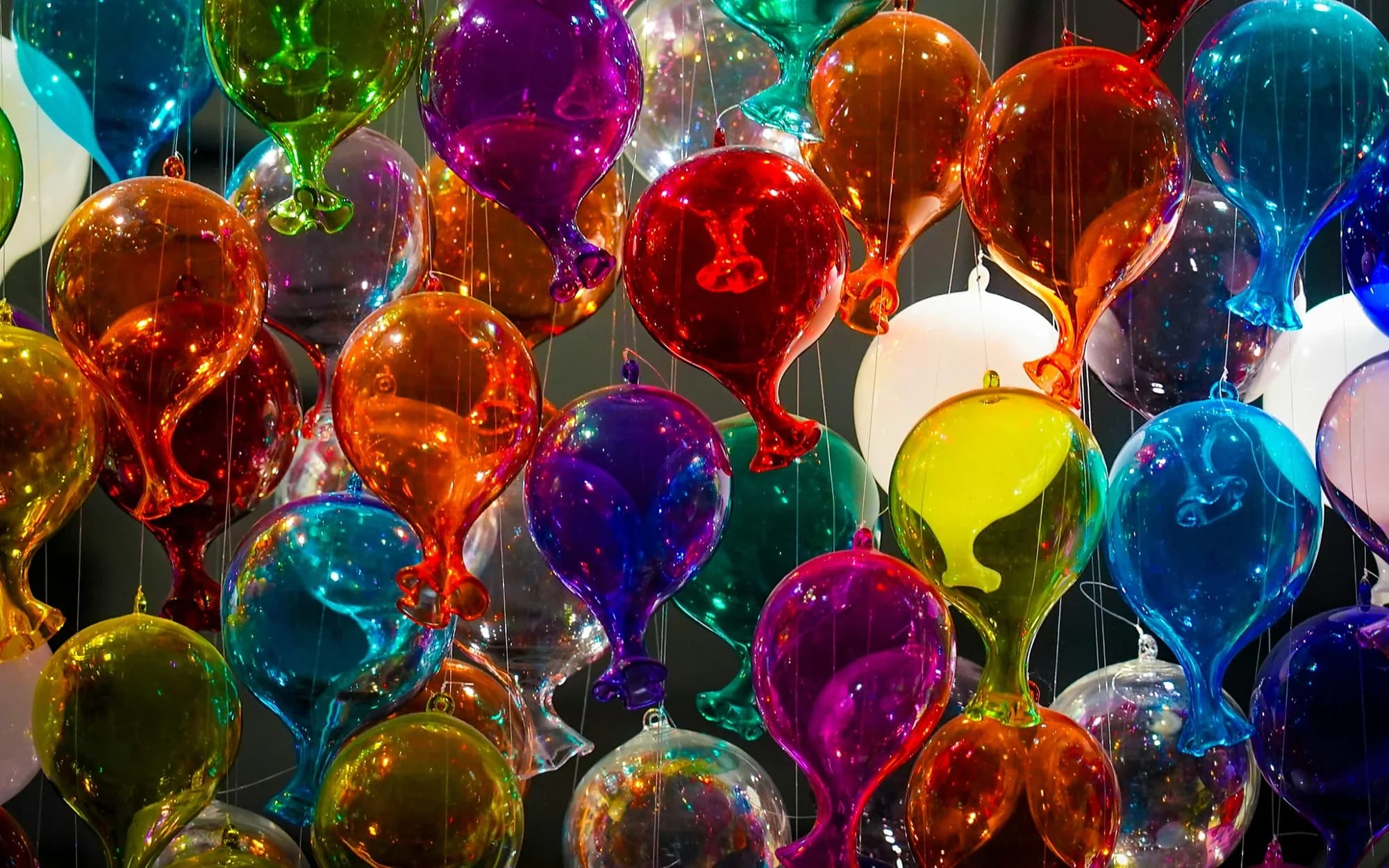 Kunstglas aus Murano in leuchtenden Farben